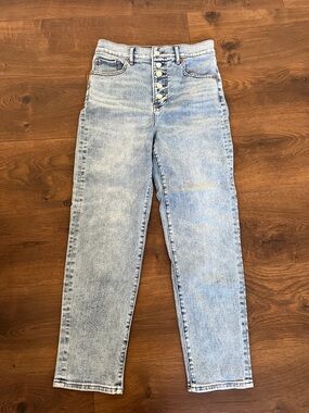 Super High-Rise Light Wash Women's Mom Jeans